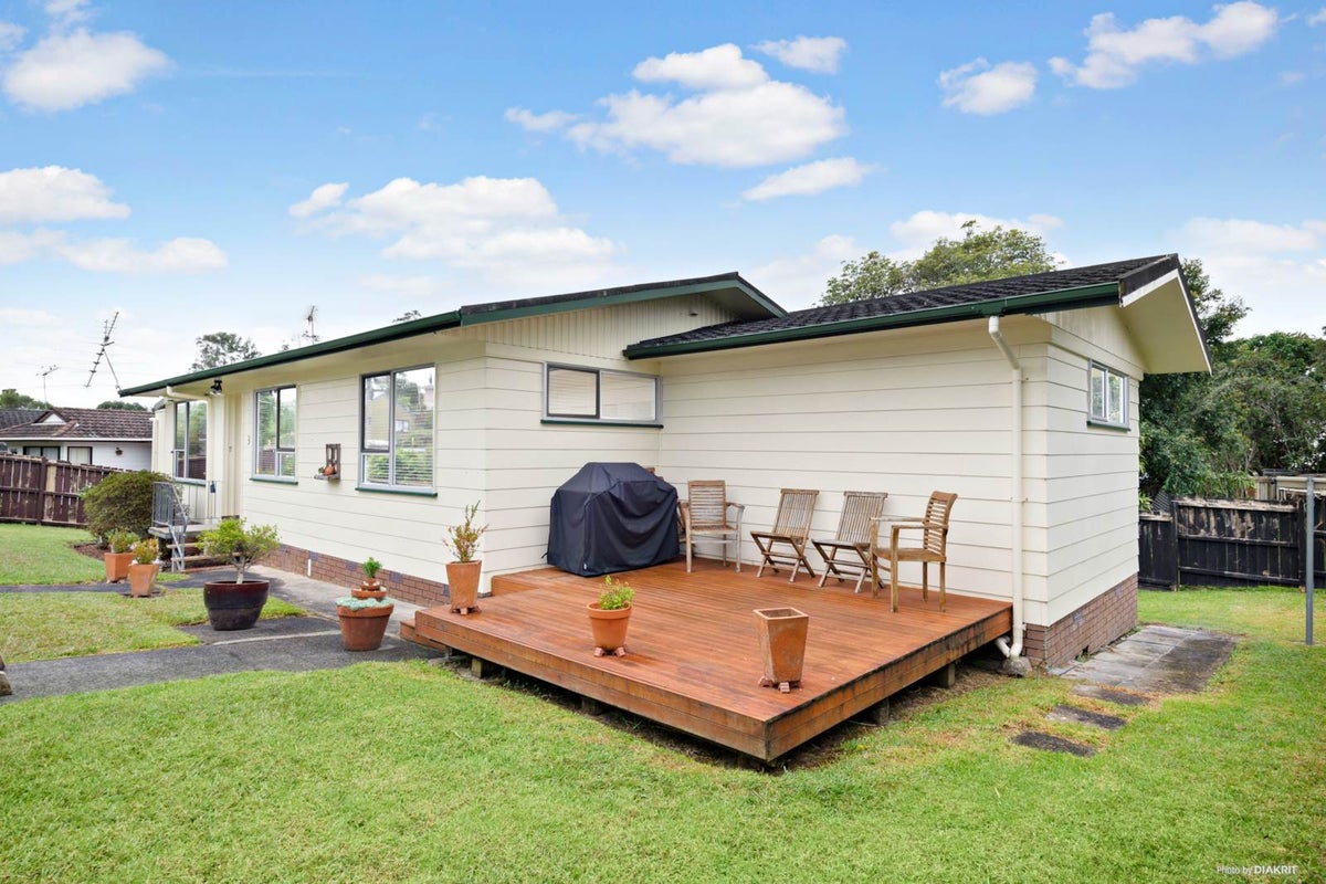 3 Talmar Place, Massey, Auckland - Carousel 1