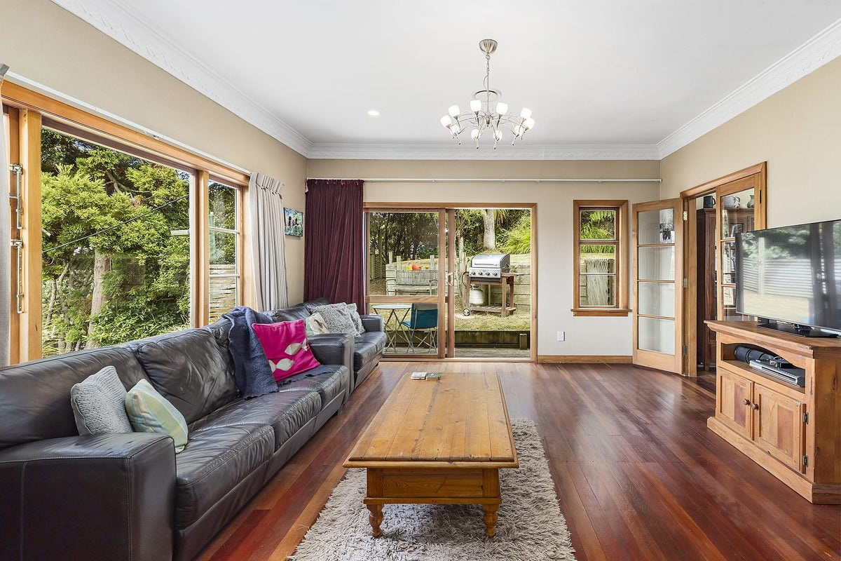54D Severn Street, Island Bay, Wellington - Carousel 1