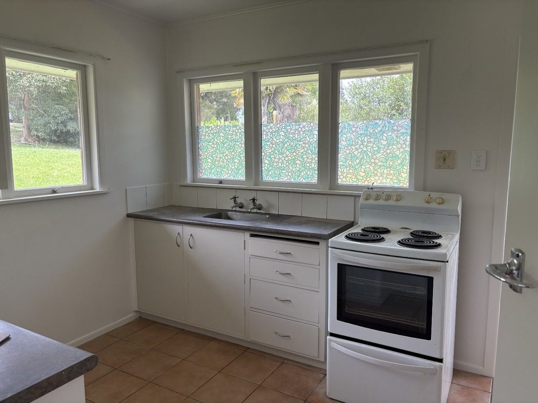 1/11 Arcadia Crescent, Bayview, Auckland - Carousel 2