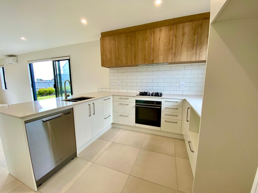 9 Seafoam Road, Rosehill, Papakura - Carousel 2