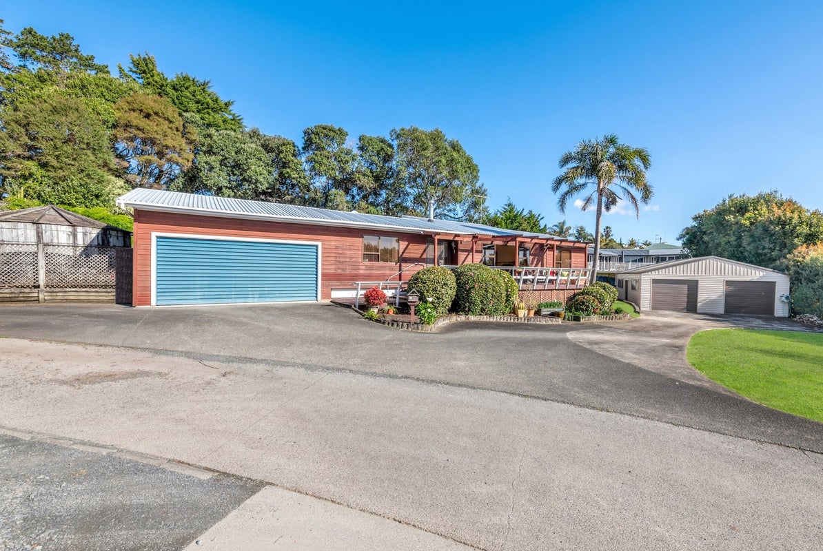 5 Lomeer Way, Beachlands, Auckland - Carousel 1
