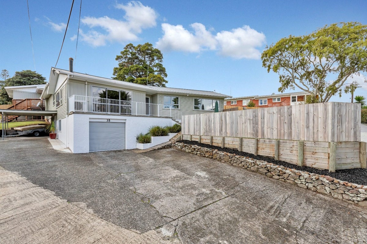 35 CARR ST, KAMO, WHANGAREI - Carousel 1