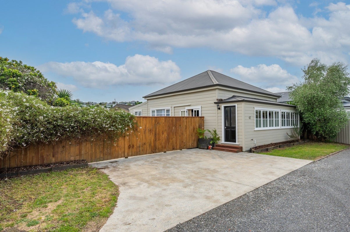 43 Georges Drive, Napier South, Napier - Carousel 1