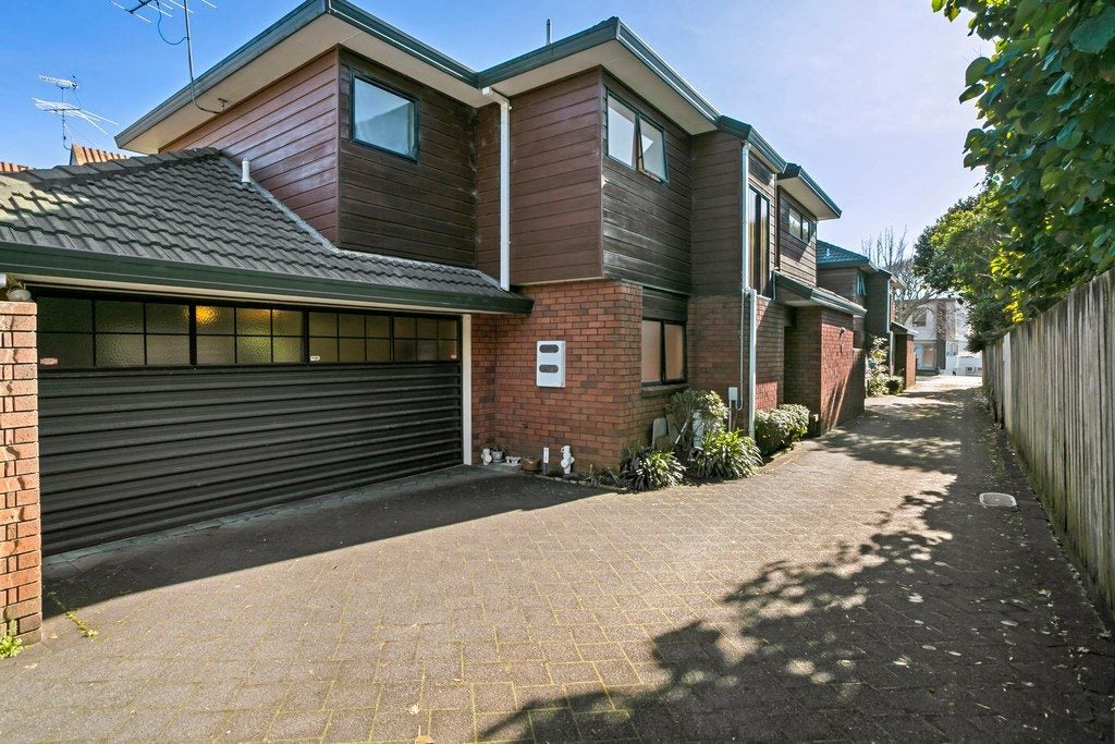 2/4 Alpers Avenue, Epsom, Auckland - Carousel 1