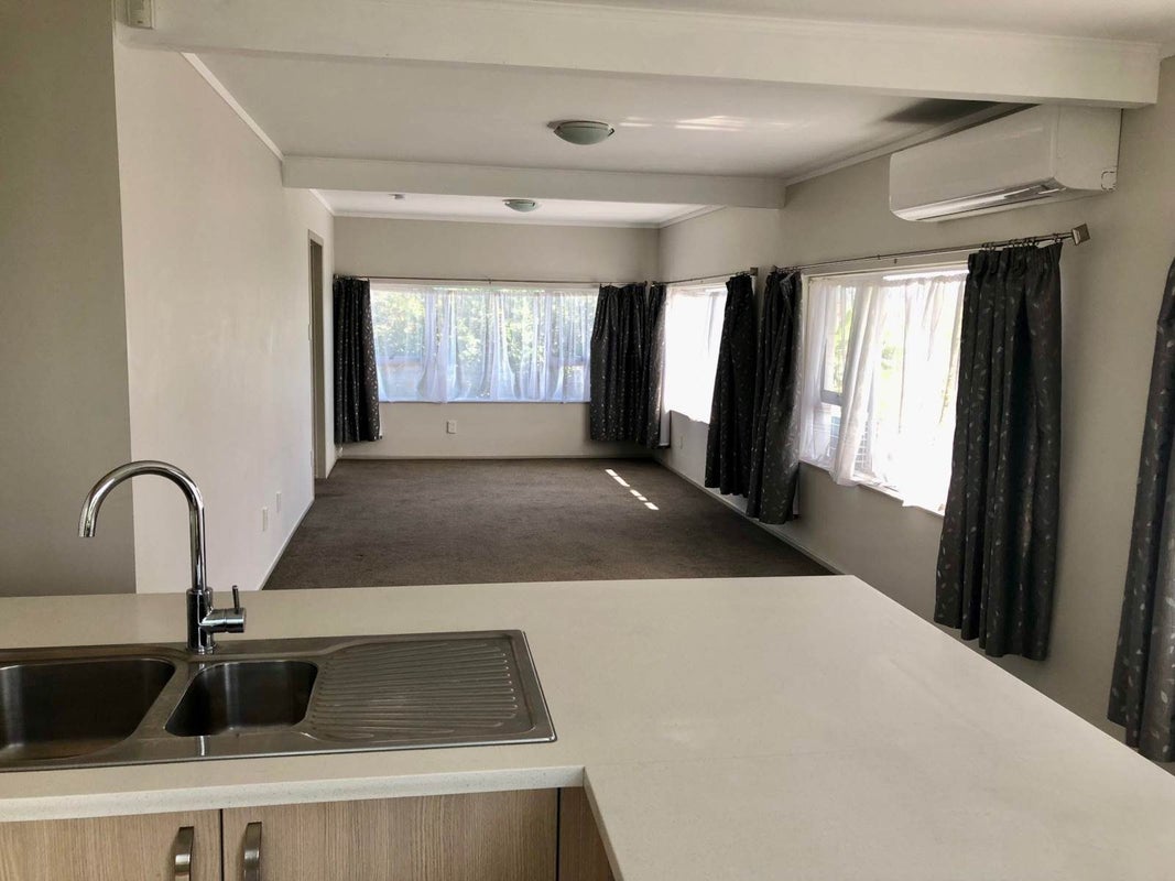 18 Chipping Dale, Mangere Bridge, Auckland - Carousel 2