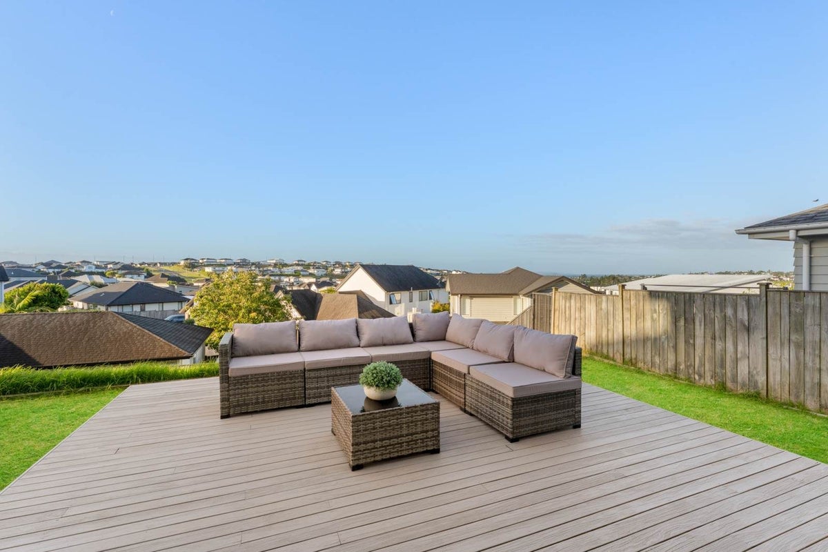 16 Ormonde Drive, Silverdale, Silverdale - Carousel 1