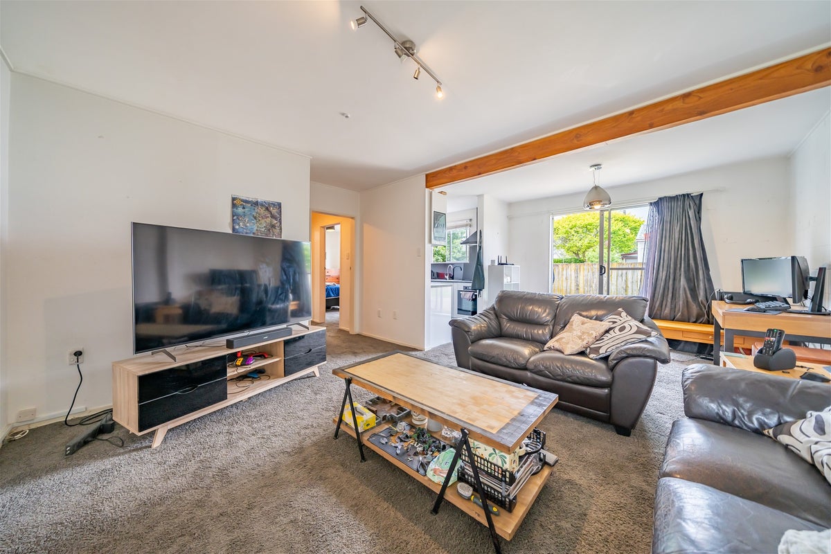 2/19 PIRIE CRES, MOERA, LOWER HUTT - Carousel 1