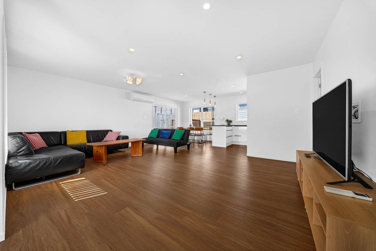 640 Beach Road, Browns Bay, North Shore City, Auckland - Carousel 2