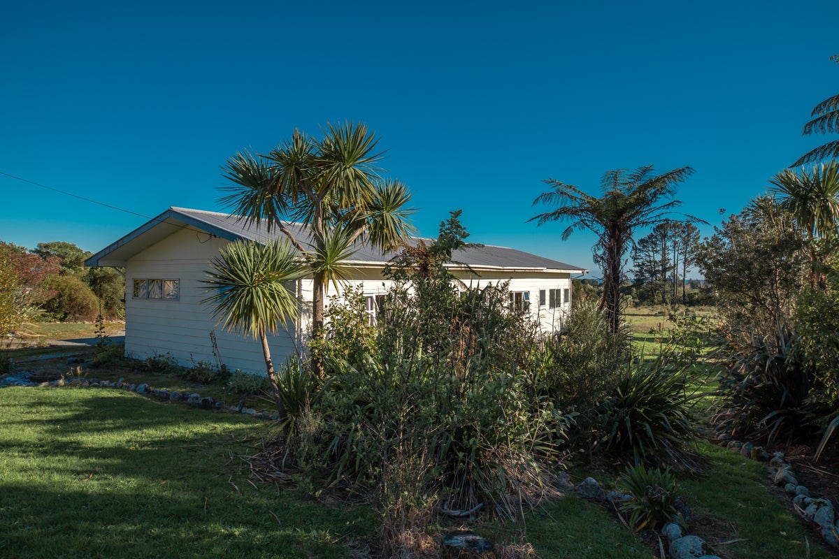 55 Neighbours Street, Waimangaroa, Westport - Carousel 1