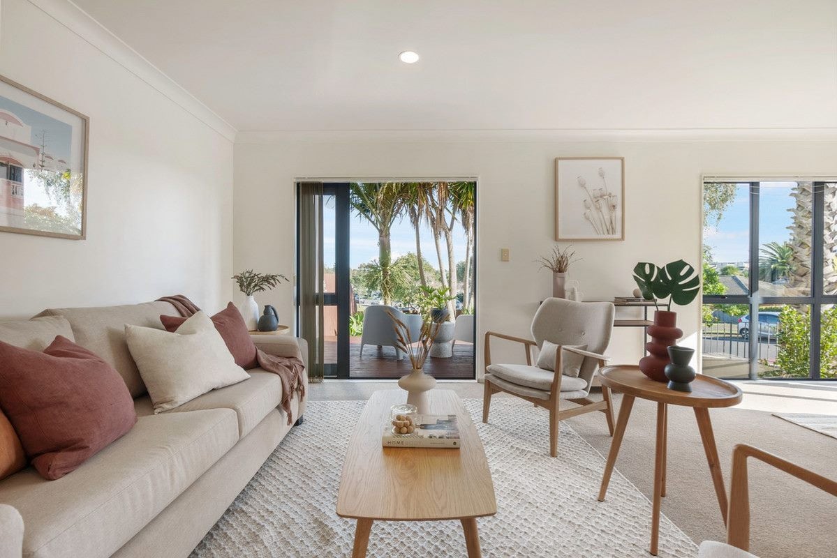 1/14 Ponderosa Drive, Oteha, Auckland - Carousel 1