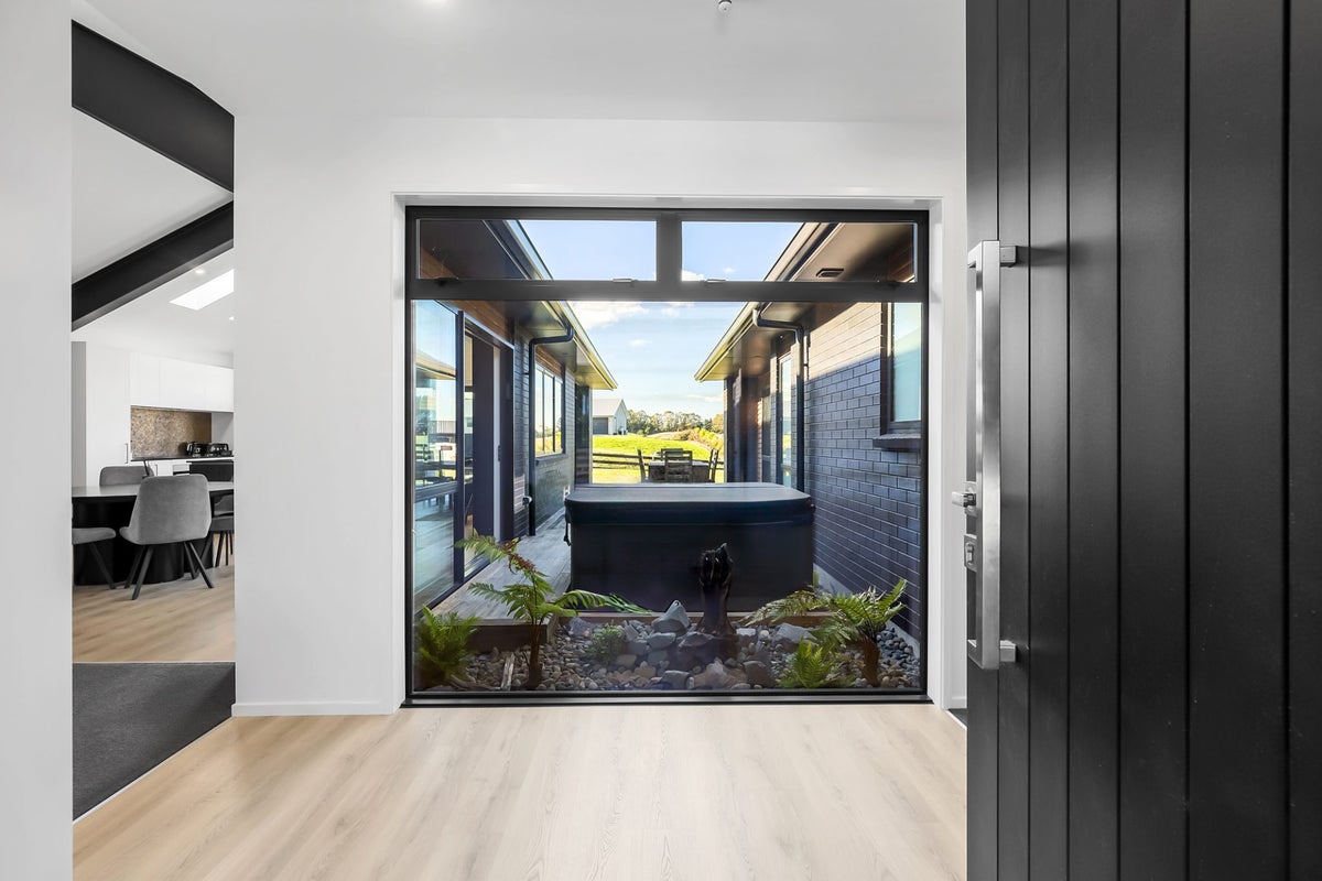2 Vickers Way, Acacia Bay, Taupo - Carousel 2