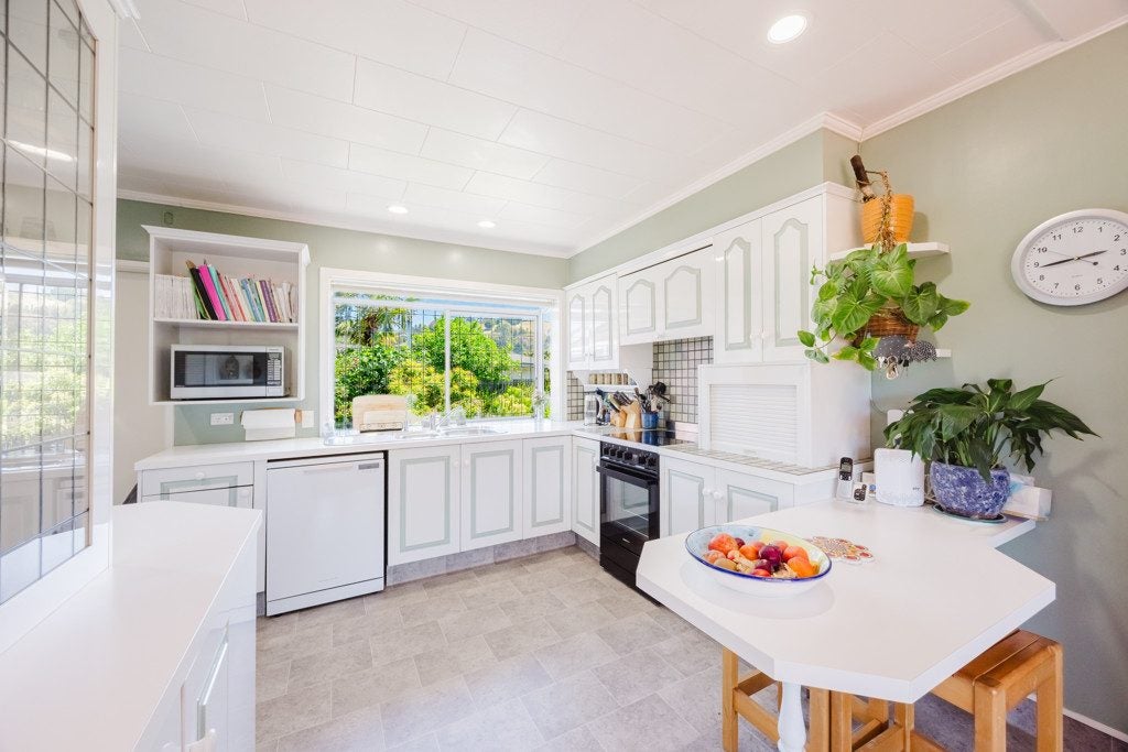 32 Kent Terrace, Taradale, Napier - Carousel 2