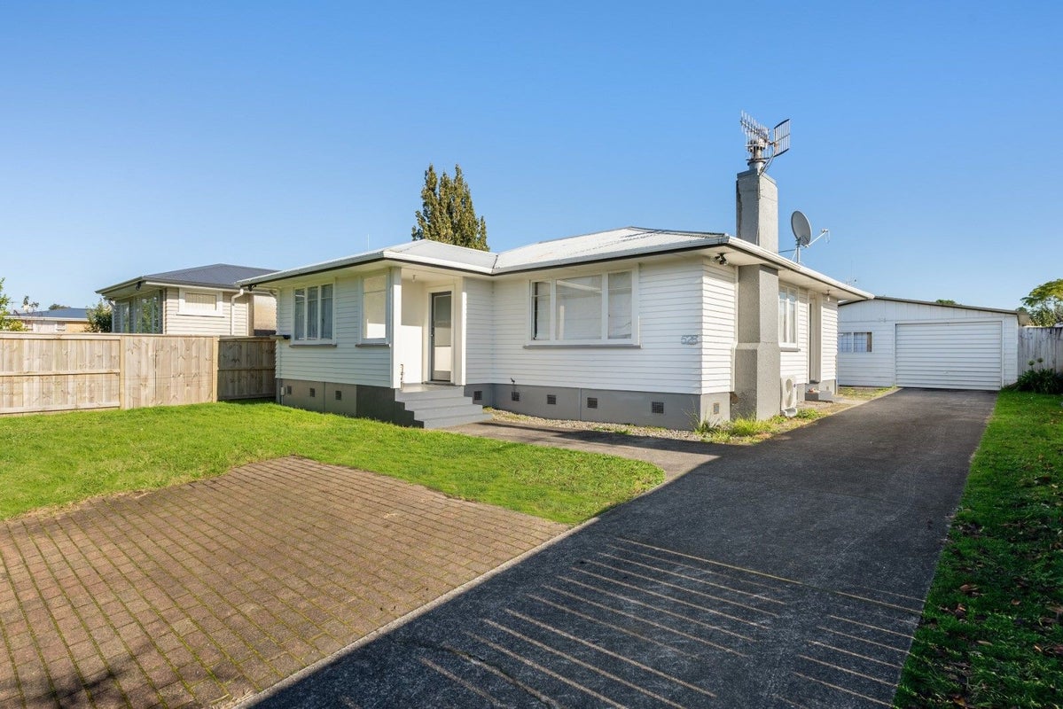 52 Henderson Crescent, Parkvale, Tauranga - Carousel 1