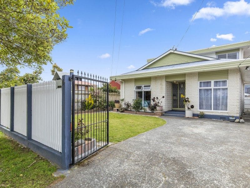 19 Charleston Avenue, Boulcott, Lower Hutt - Carousel 1