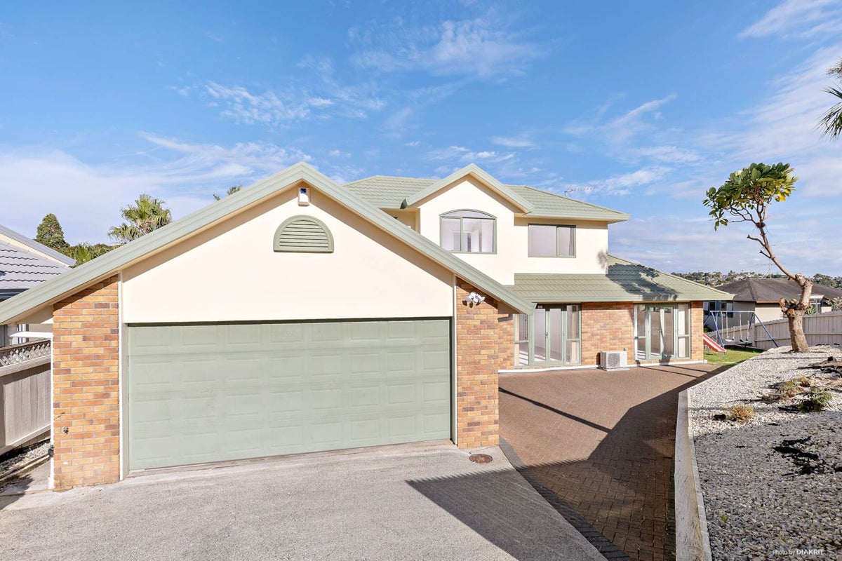 1/42 Noeleen Street, Glenfield, Auckland - Carousel 1