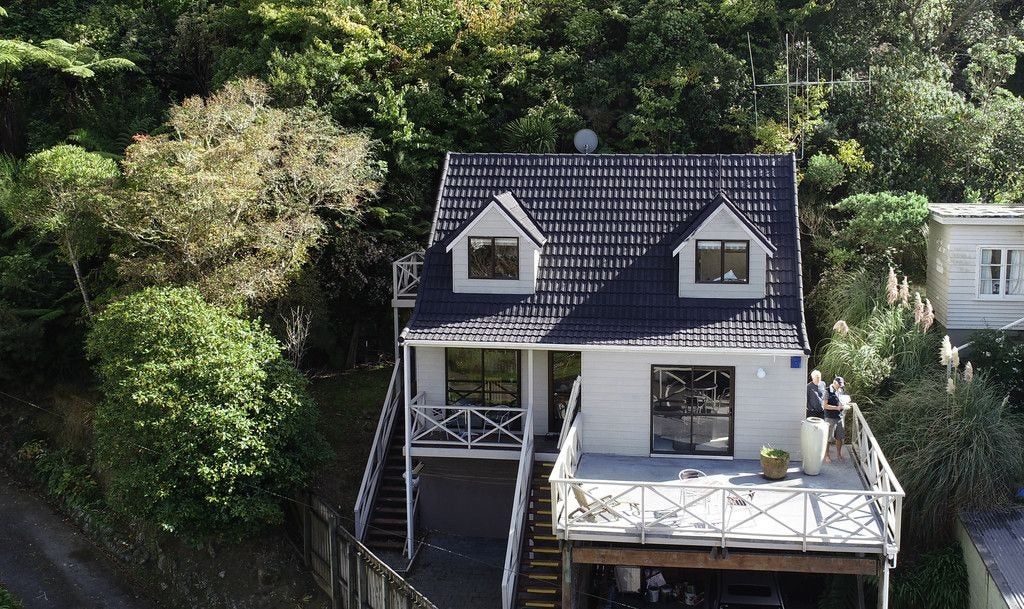 63 Makara Road, Karori, Wellington - Carousel 1