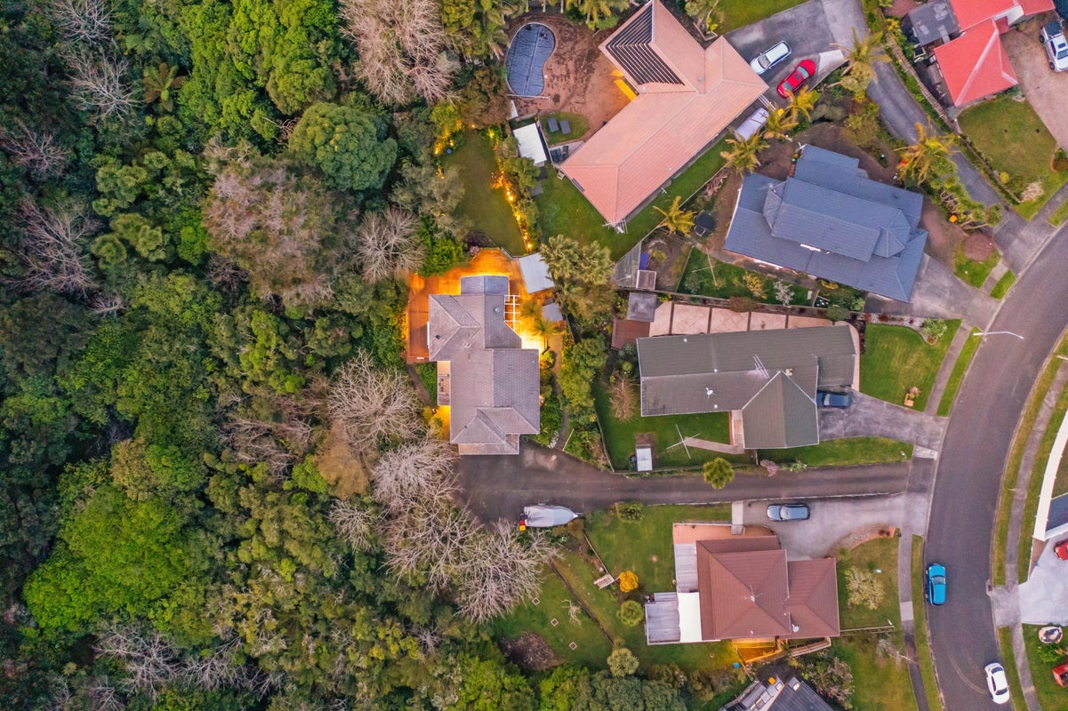 23 Pinewood Grove, Botany Downs, Auckland - Carousel 1