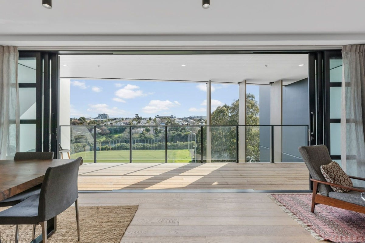 605/8 Kingsland Terrace, Kingsland, Auckland - Carousel 1