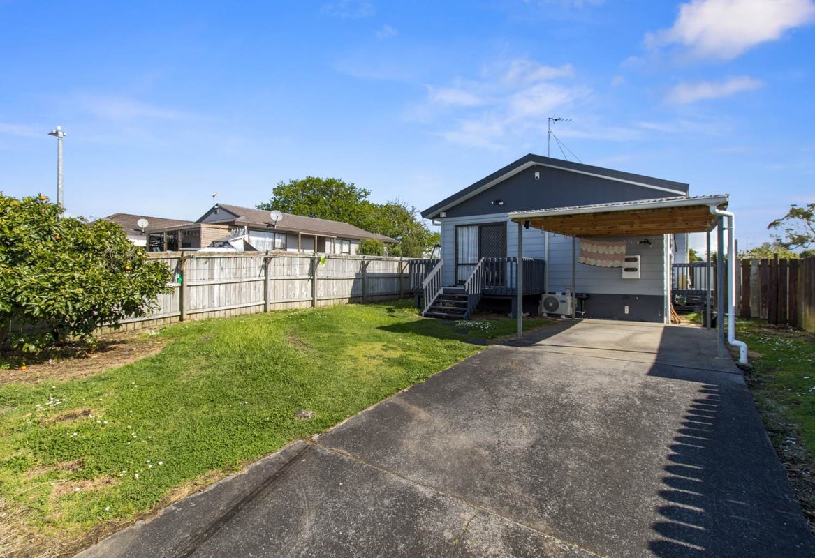 1/18 Norrie Smith Avenue, Flat Bush, Auckland - Carousel 1