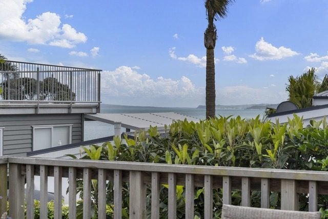 23 Hawke Crescent, Beachlands, Auckland - Carousel 1