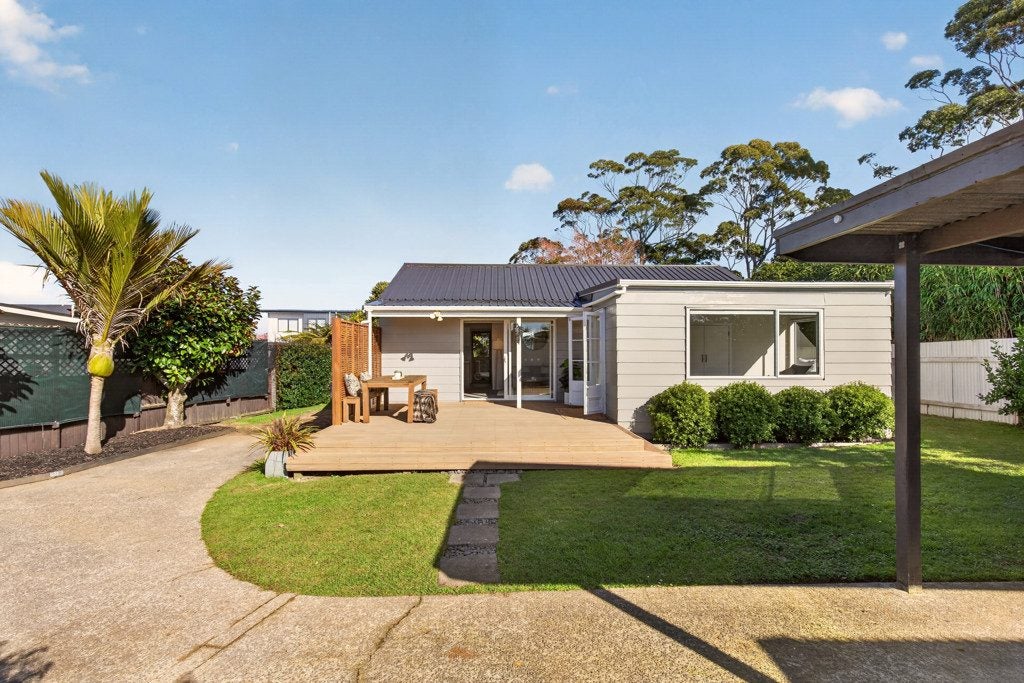 77A Vodanovich Road, Te Atatu South, Auckland - Carousel 2