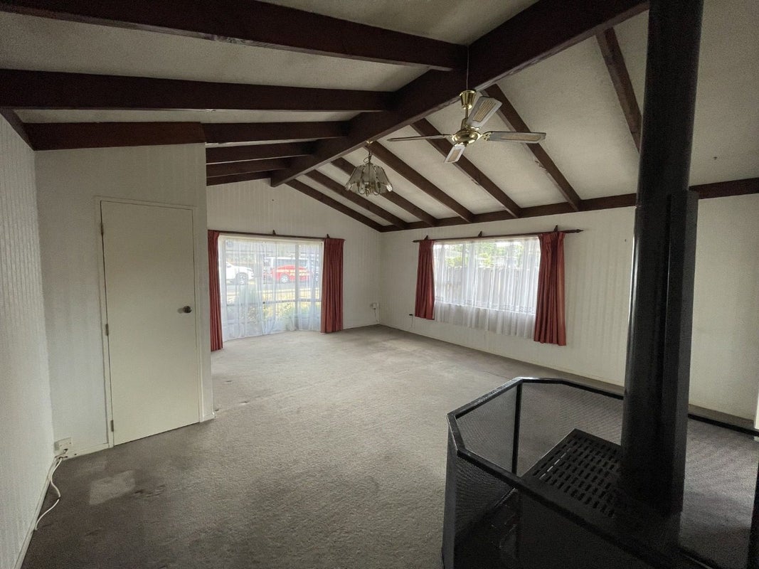 8 Zenith Place, Conifer Grove, Takanini - Carousel 2