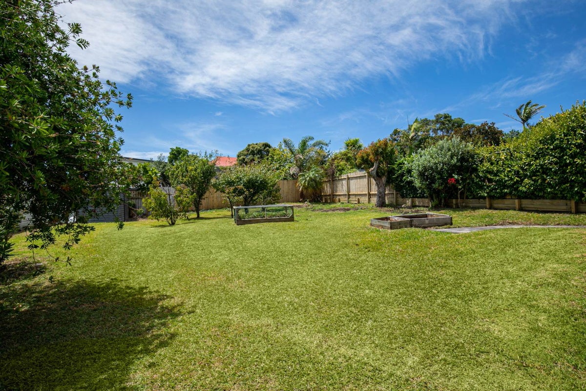 23 Rothesay Bay Road, Rothesay Bay, Auckland - Carousel 2