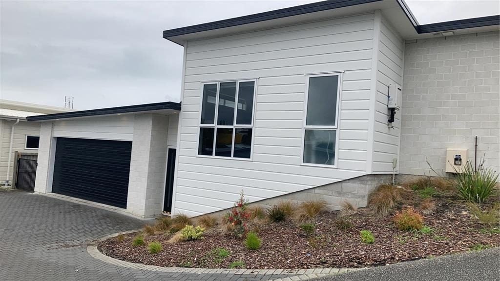 2 Aneta Way, Pyes Pa, Tauranga - Carousel 1