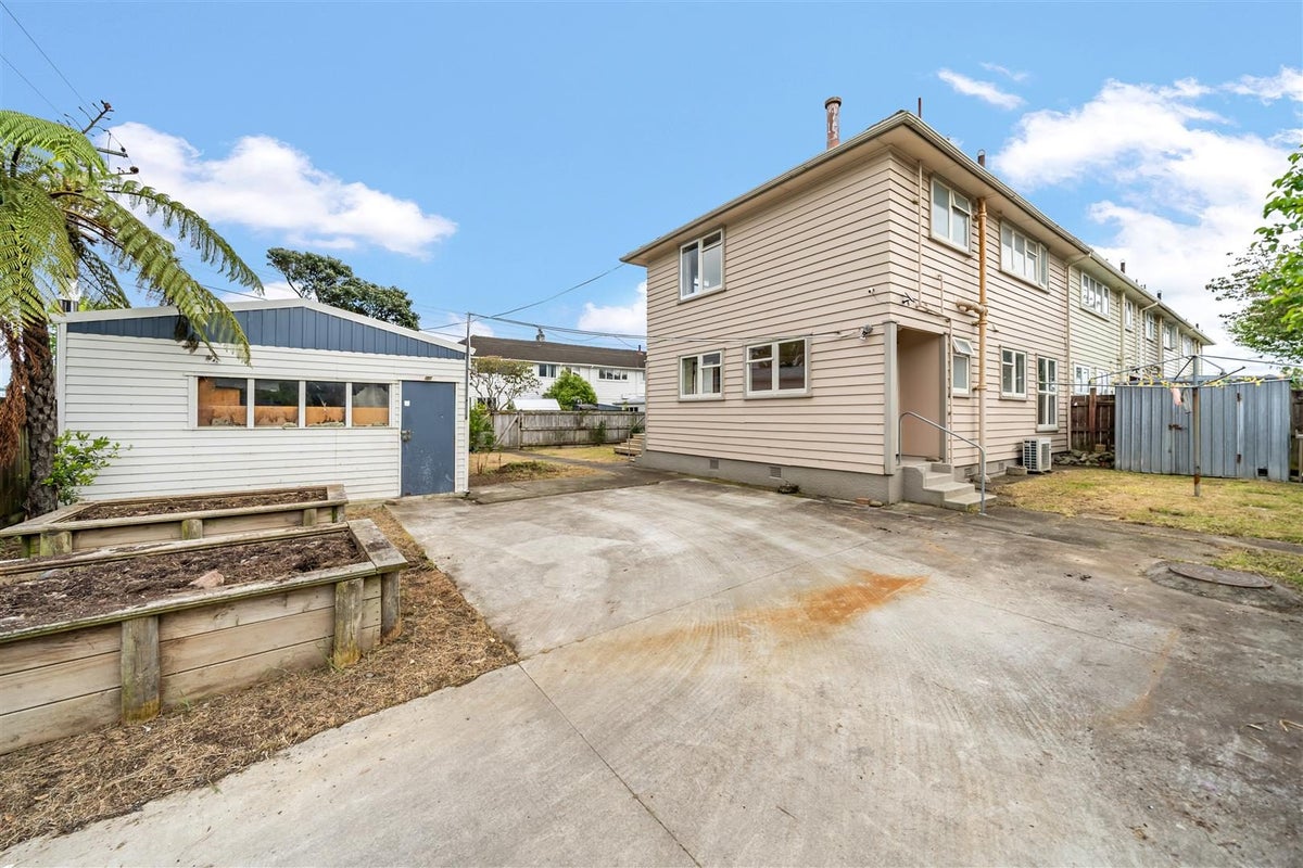 1/104 Whites Line East, Waiwhetu, Lower Hutt - Carousel 2