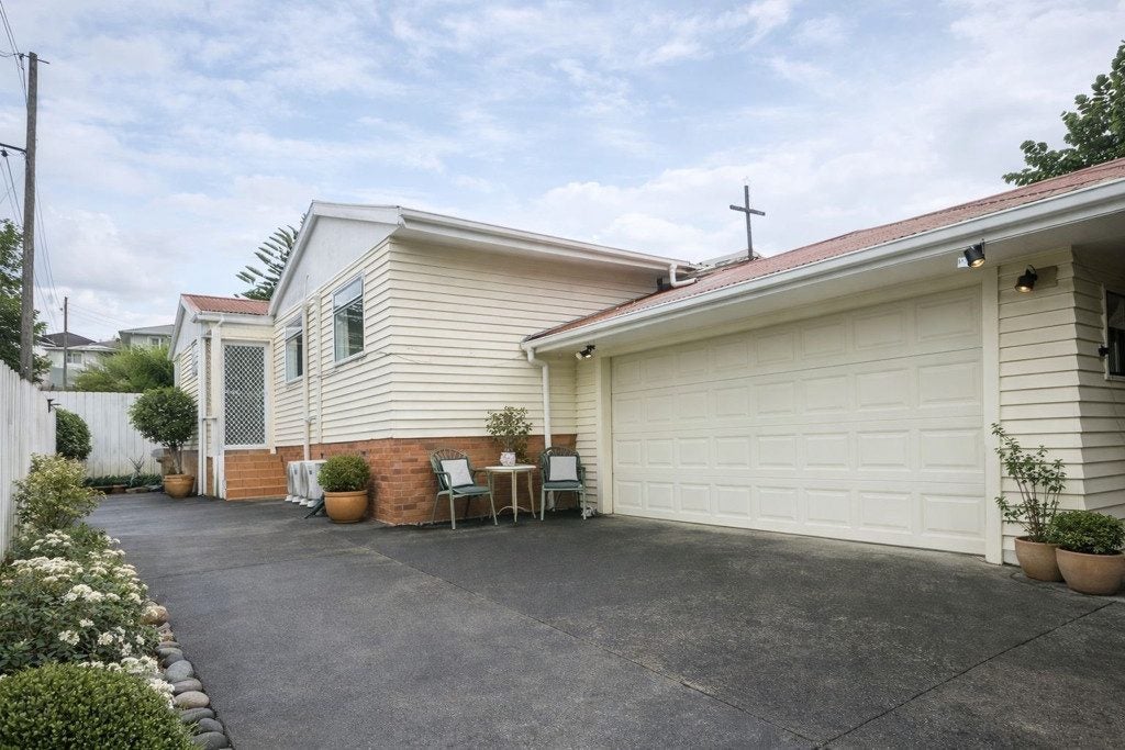 26 Valonia Street, New Windsor, Auckland - Carousel 2