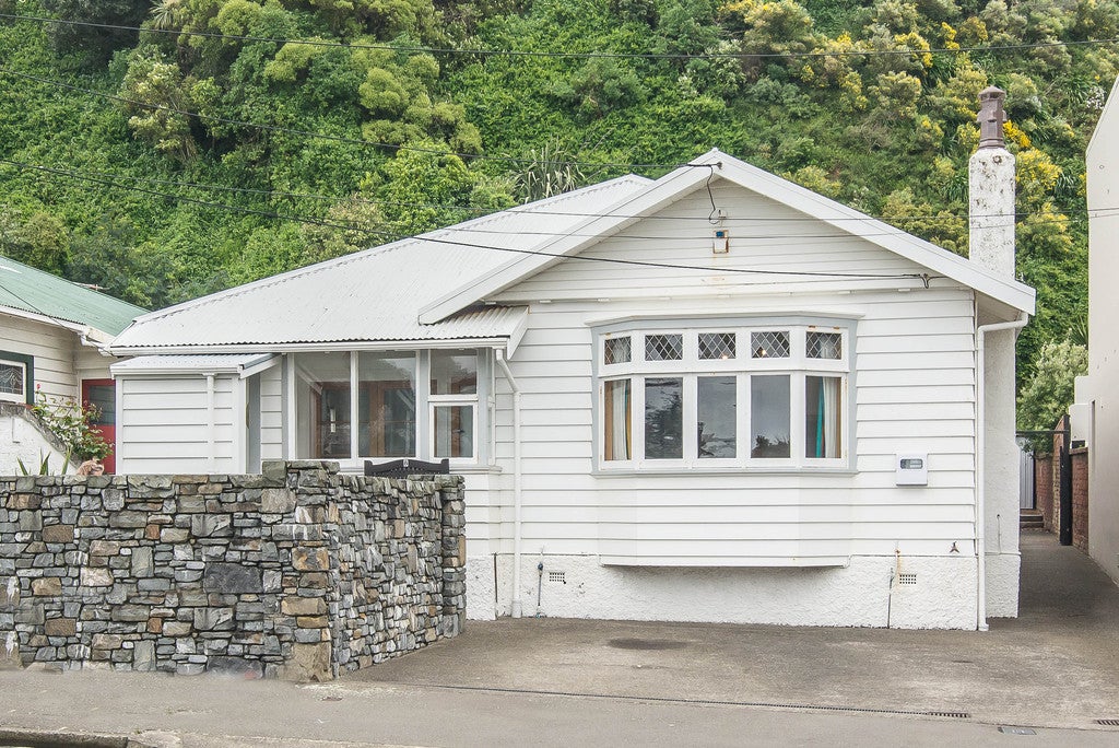8 Wellington Road, Hataitai, Wellington - Carousel 1