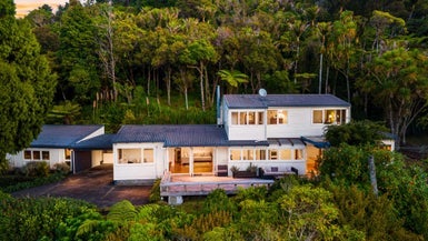 858 West Coast Road, Waiatarua, Auckland - Carousel 1