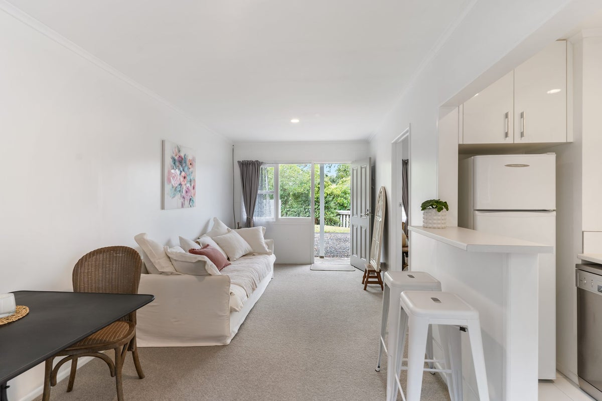 4/5 Edgars RD, Westmere, Auckland - Carousel 1