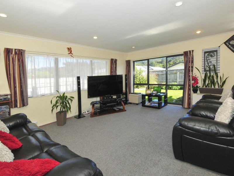 132A Stokes Valley Road, Stokes Valley, Lower Hutt - Carousel 2