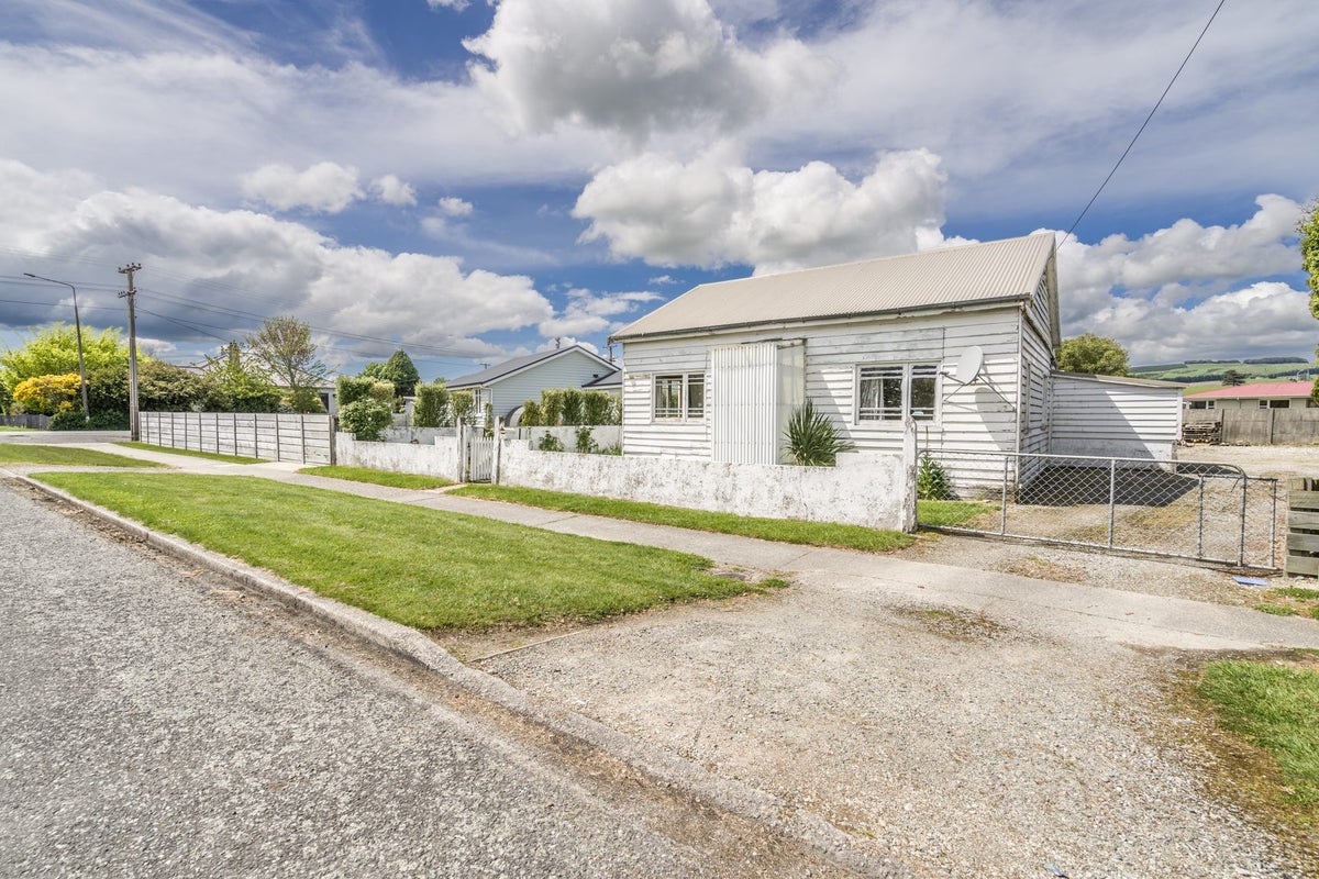 32 Oakland Street, Mataura, Mataura - Carousel 1