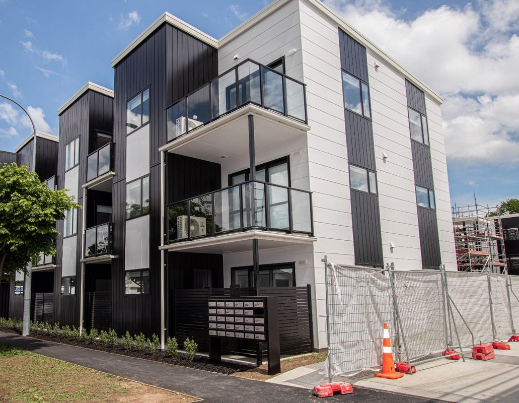 108/17 Vialou Street, Hamilton Central, Hamilton - Carousel 1