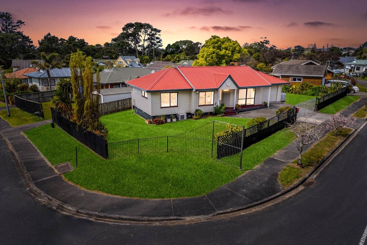 2 Lanier Place, Glendene, Auckland - Carousel 1