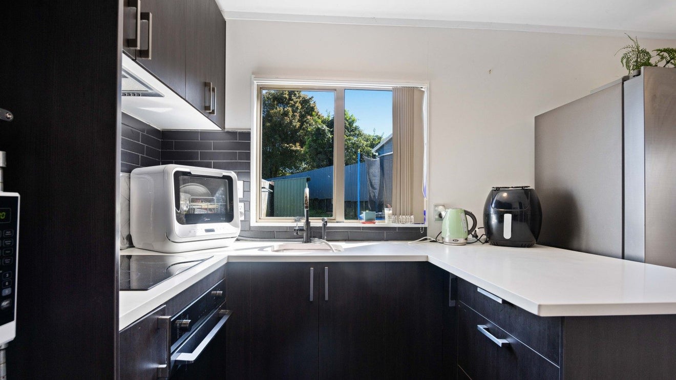 4B Fernleigh Avenue, Waiuku, Waiuku - Carousel 2