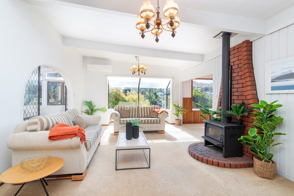 1 Safari Crescent, Johnsonville, Wellington - Carousel 2