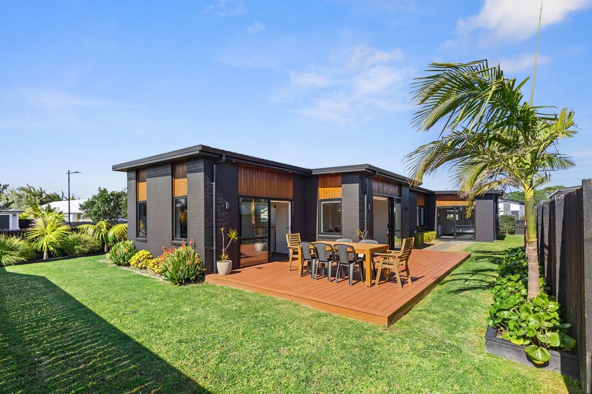 22 Awatira Drive, Papamoa Beach, Tauranga, Bay Of Plenty - Carousel 1