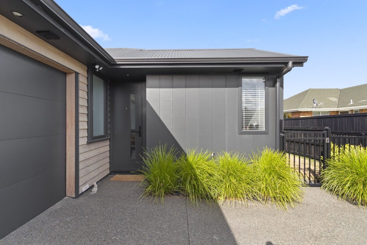 1/9 Kingsley Street, St Andrews, Hamilton - Carousel 2