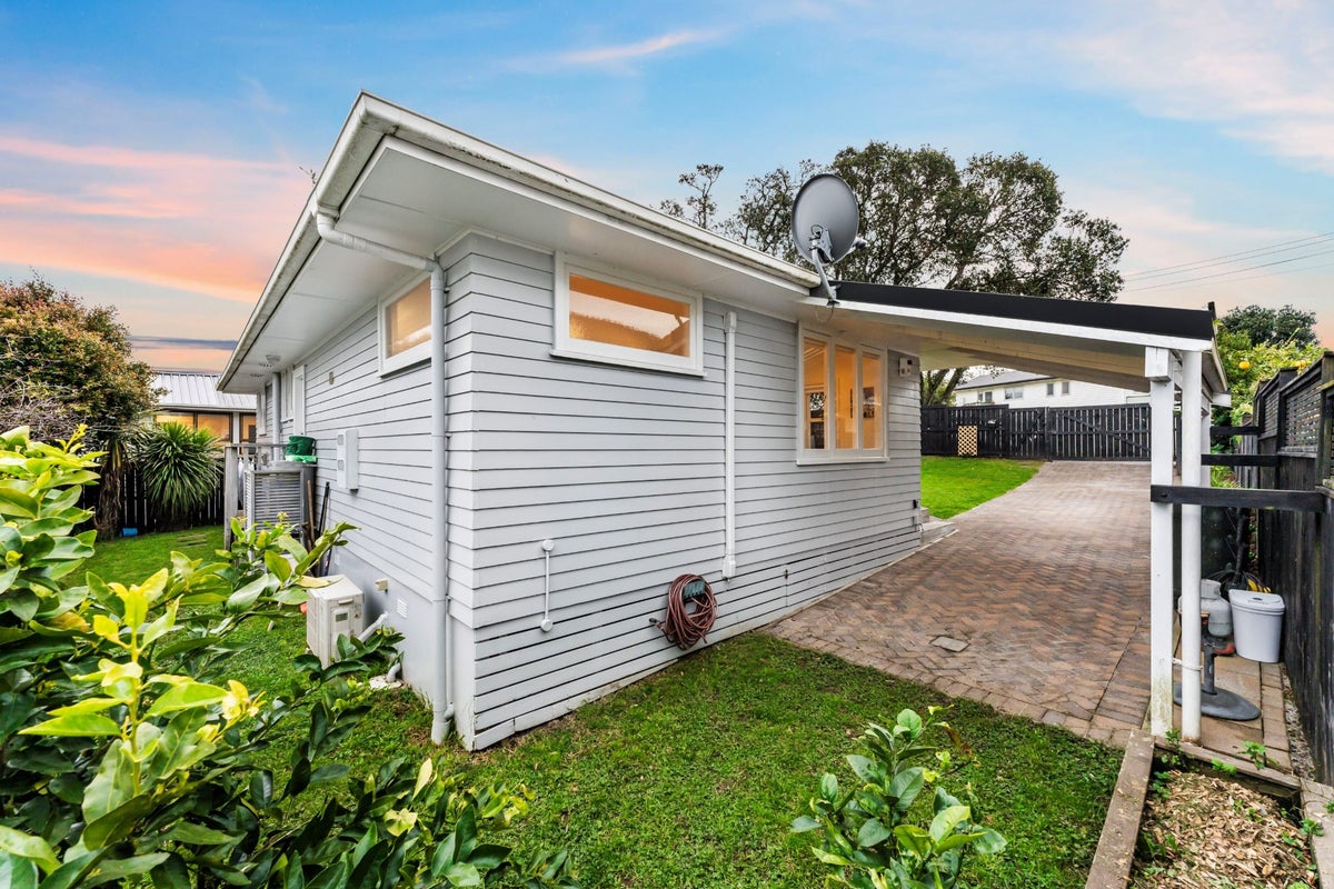 25 Sloane Street, Glen Innes, Auckland - Carousel 23