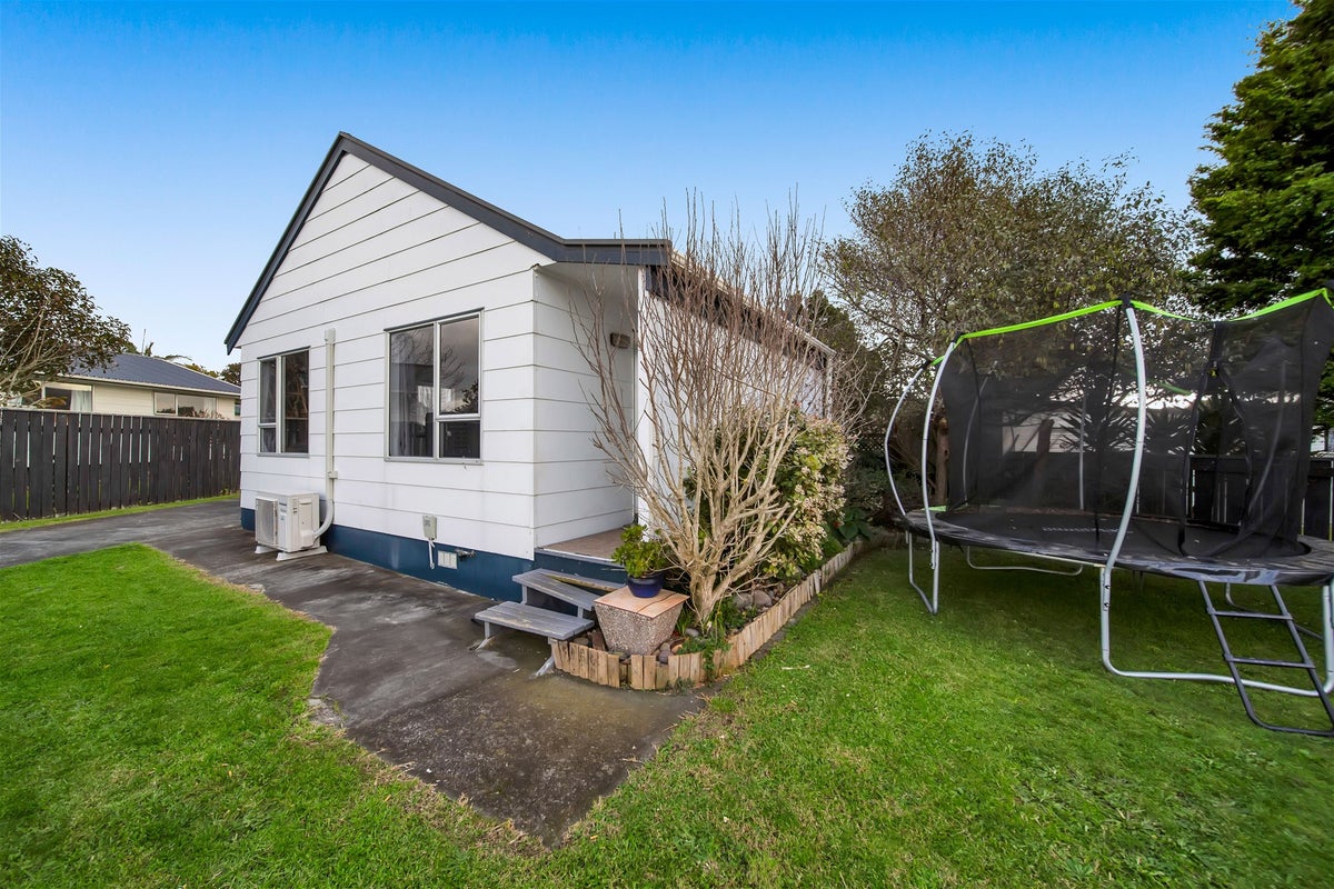 4 Desmond Place, Bell Block, New Plymouth - Carousel 10