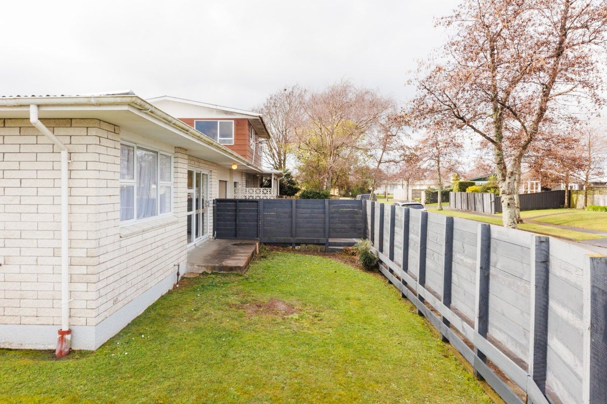 1 Abraham Crescent, Milson, Palmerston North - Carousel 21