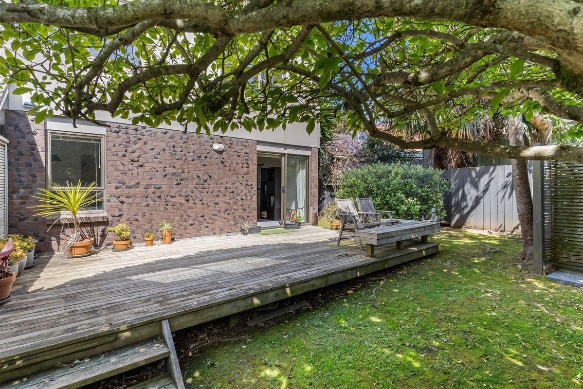 2/8 Nile Road, Milford, Auckland - Carousel 2