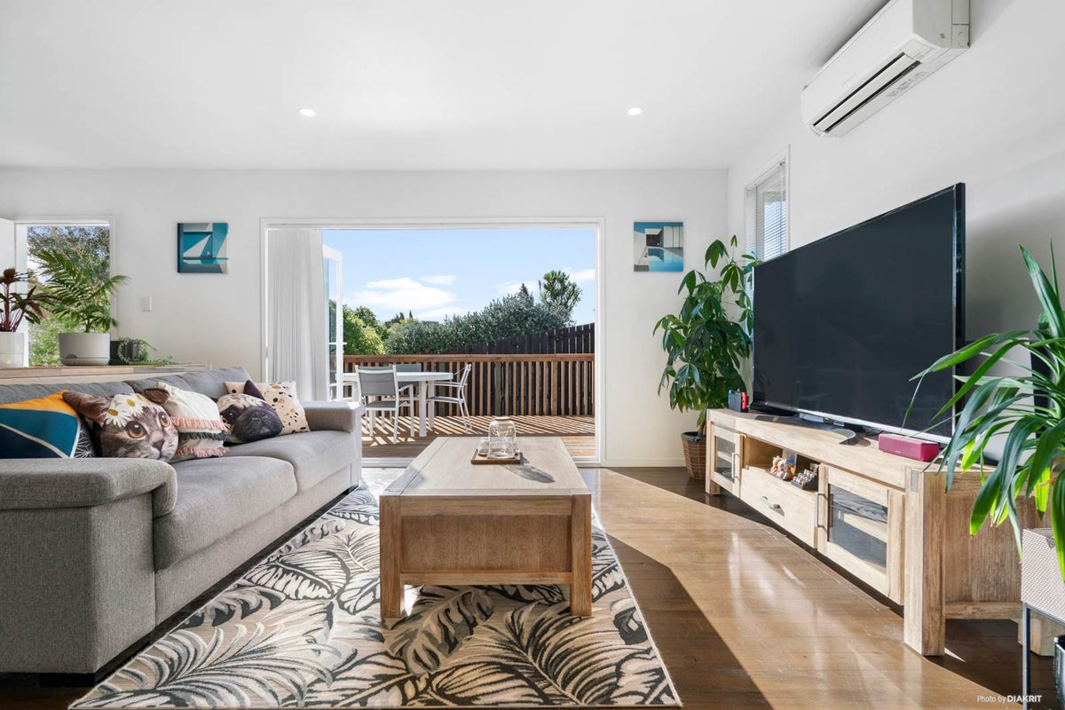 5A Taipari Road, Te Atatu Peninsula, Auckland - Carousel 2