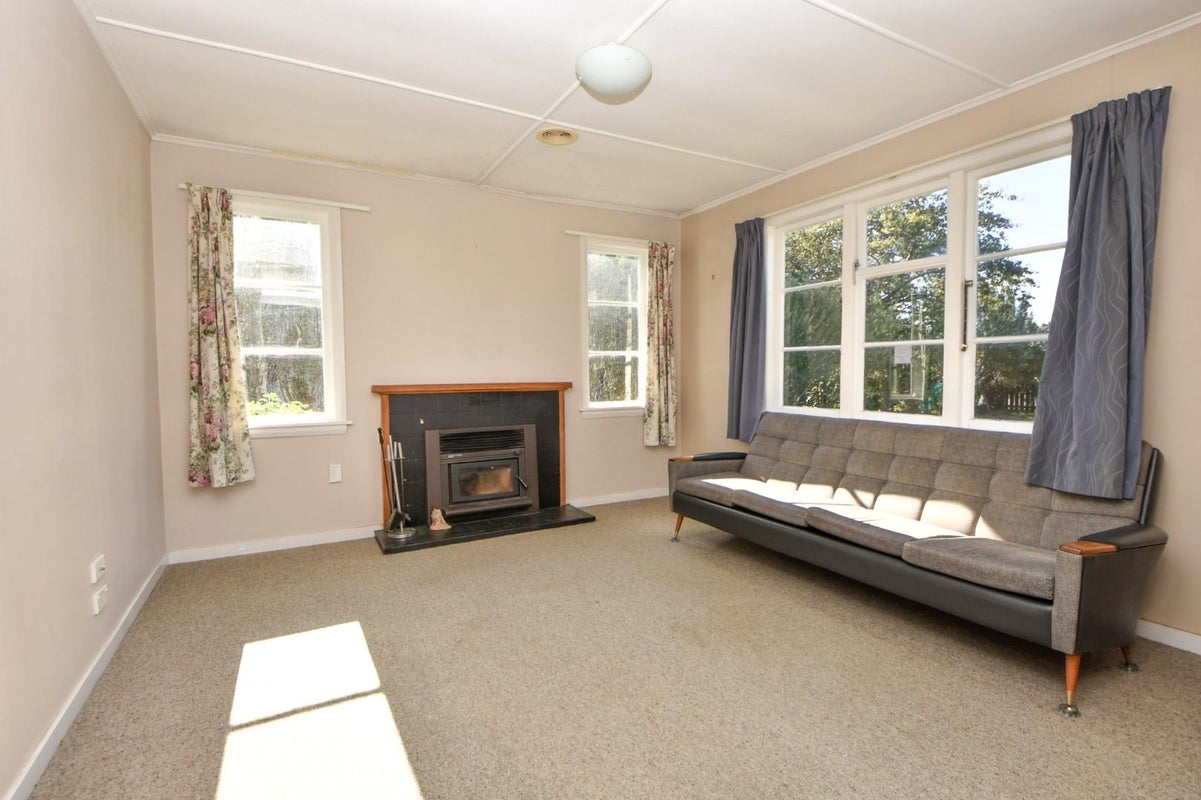 468 High Street South, Carterton - Carousel 2