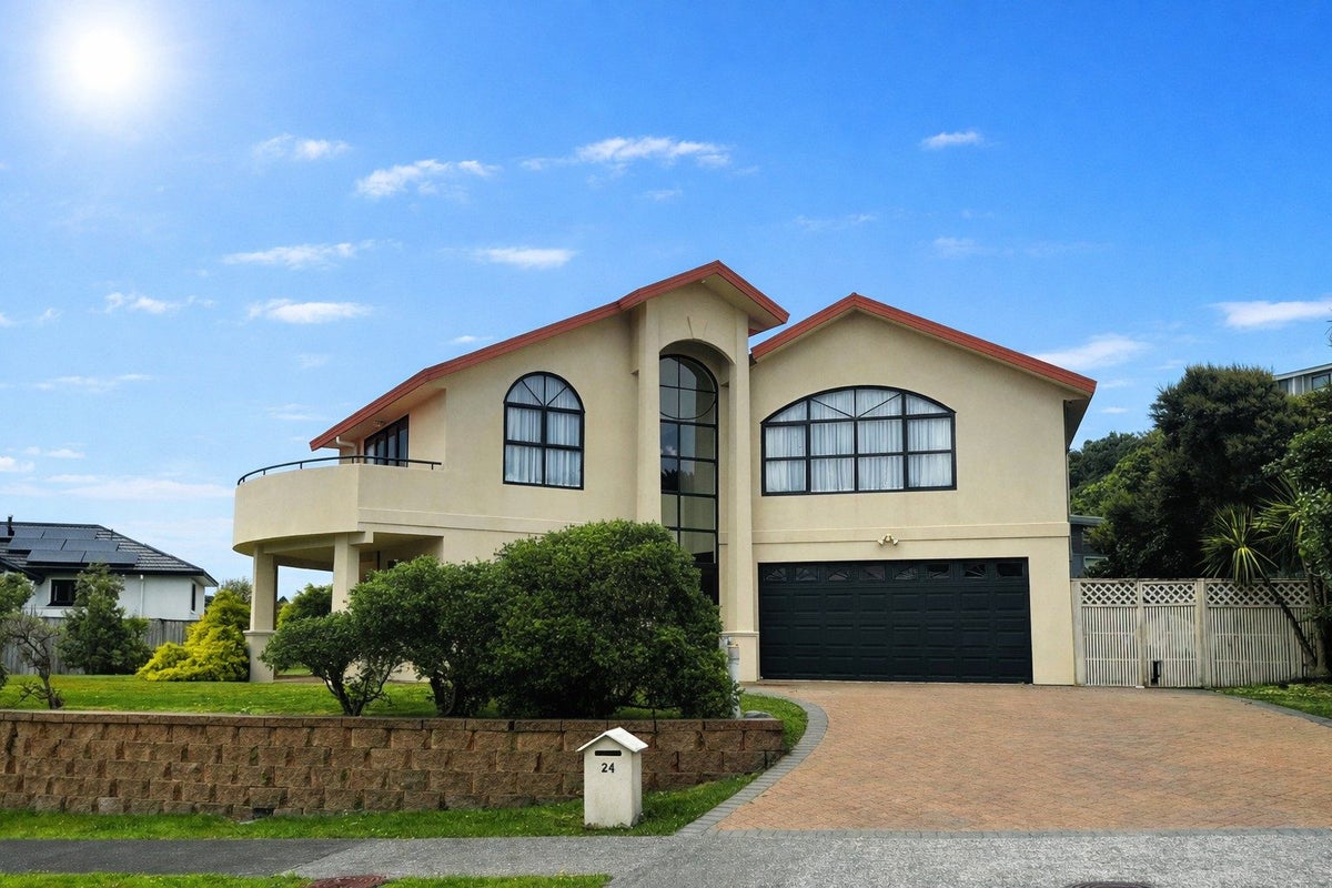 24 Pendennis Point, Camborne, Porirua - Carousel 1