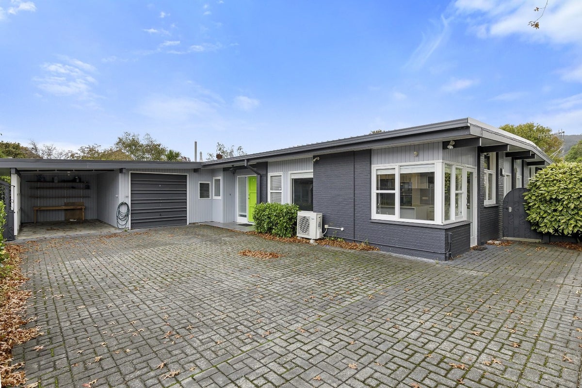 415 Fergusson Drive, Heretaunga, Upper Hutt - Carousel 1