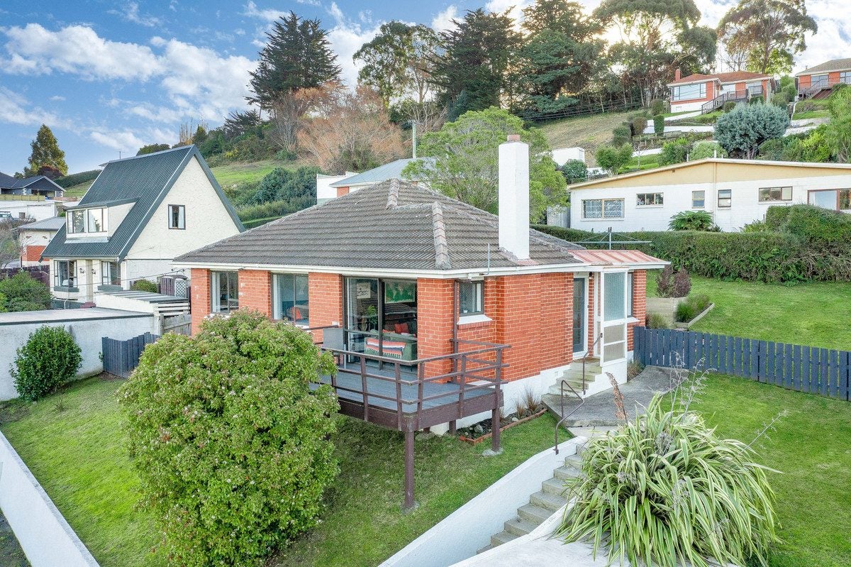 17 Waldron Crescent, Green Island, Dunedin - Carousel 2